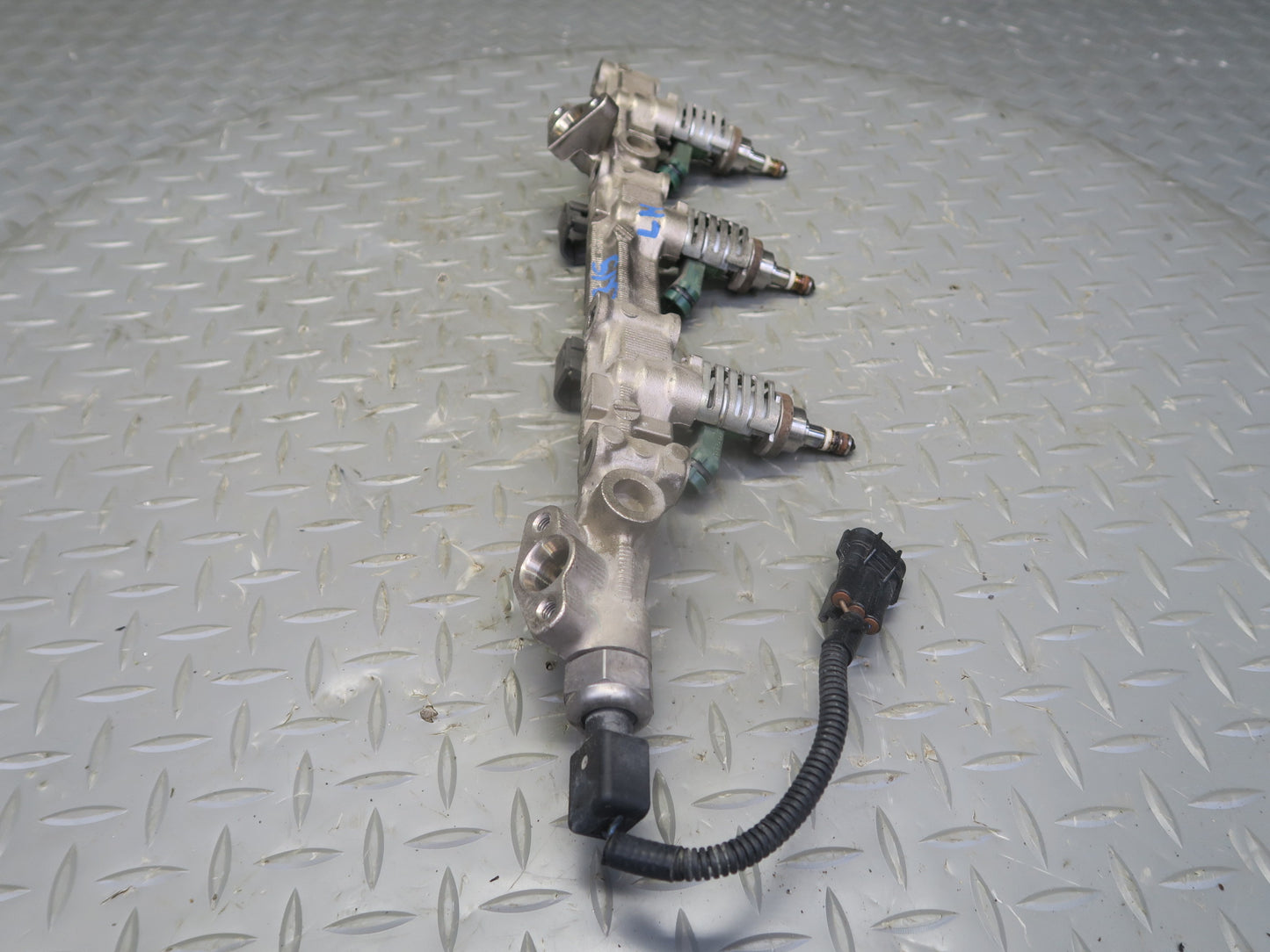 06-13 Lexus IS250 2GRFSE 2.5L Right Side Fuel Rail w Injector Set OEM