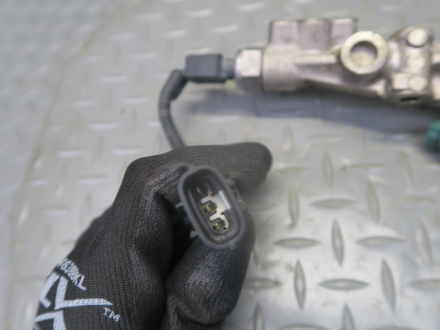 06-13 Lexus IS250 2GRFSE 2.5L Right Side Fuel Rail w Injector Set OEM