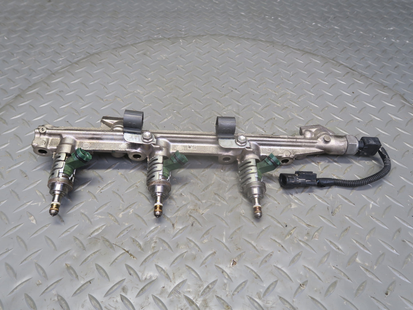 06-13 Lexus IS250 2GRFSE 2.5L Right Side Fuel Rail w Injector Set OEM