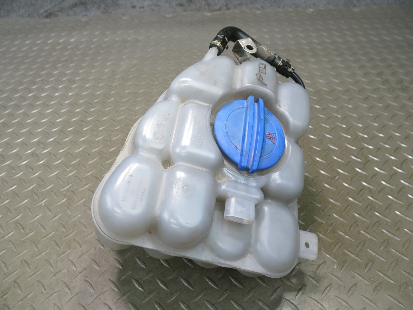 2011-2018 Porsche Cayenne 958 Engine Coolant Expansion Overflow Reservoir Tank