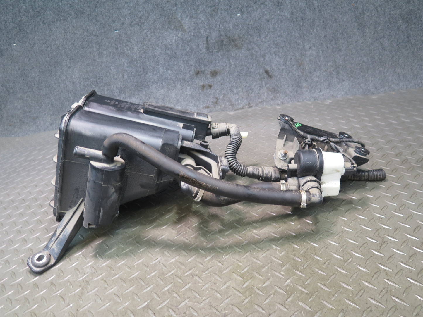 2015-2018 Porsche Cayenne S 958 E-hybrid Fuel Evaporator Box Charcoal Canister