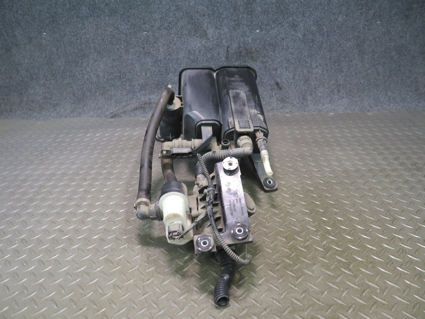 2015-2018 Porsche Cayenne S 958 E-hybrid Fuel Evaporator Box Charcoal Canister