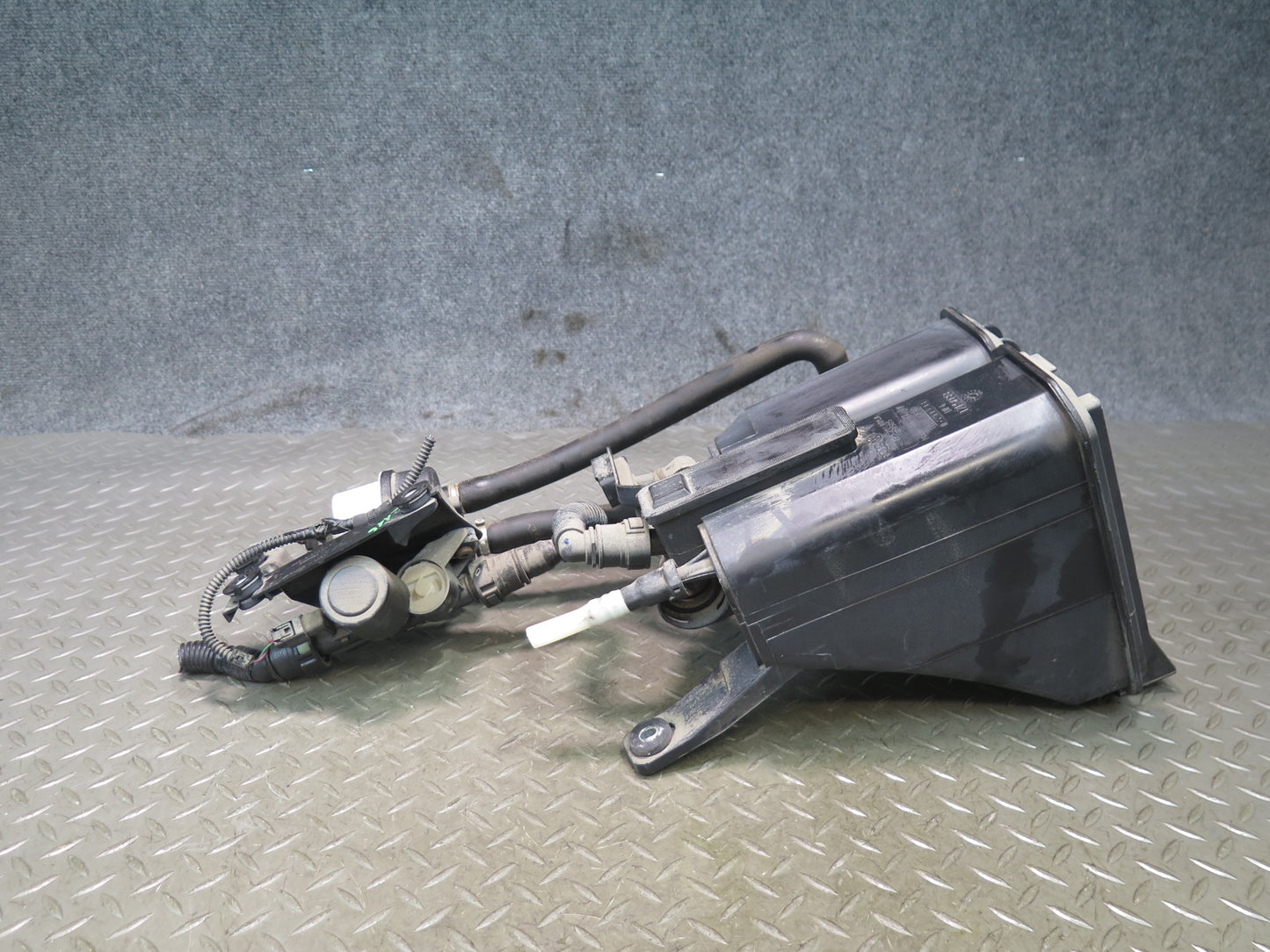 2015-2018 Porsche Cayenne S 958 E-hybrid Fuel Evaporator Box Charcoal Canister