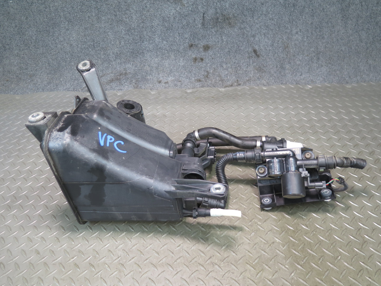 2015-2018 Porsche Cayenne S 958 E-hybrid Fuel Evaporator Box Charcoal Canister