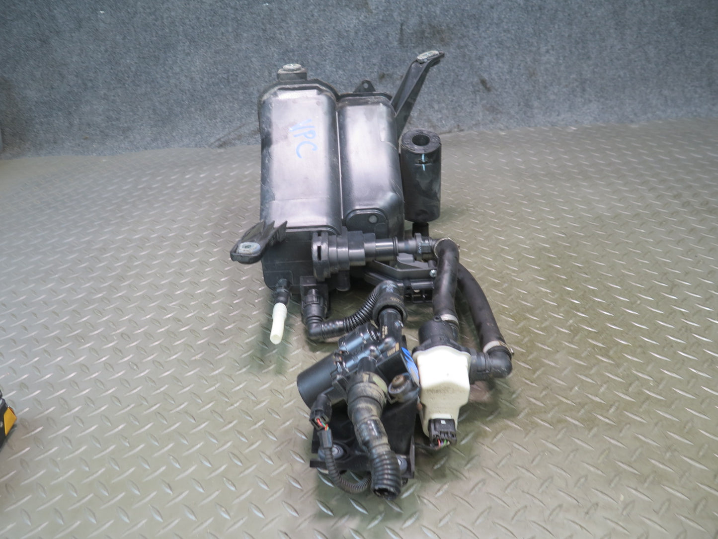 2015-2018 Porsche Cayenne S 958 E-hybrid Fuel Evaporator Box Charcoal Canister