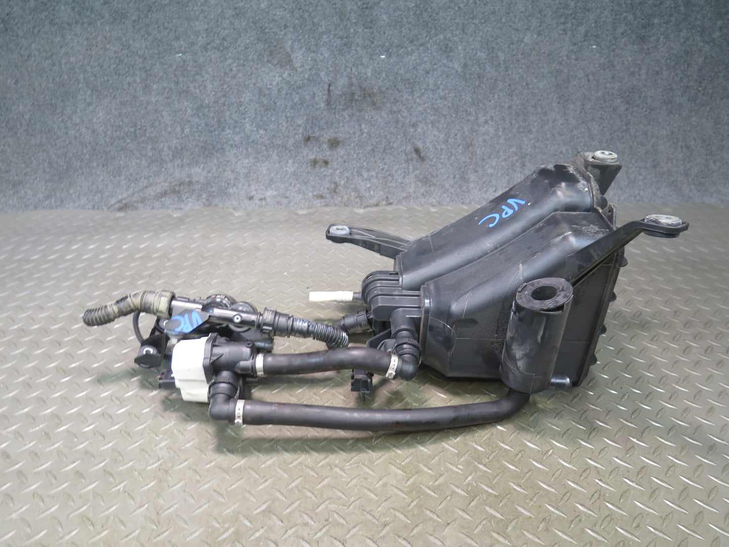 2015-2018 Porsche Cayenne S 958 E-hybrid Fuel Evaporator Box Charcoal Canister
