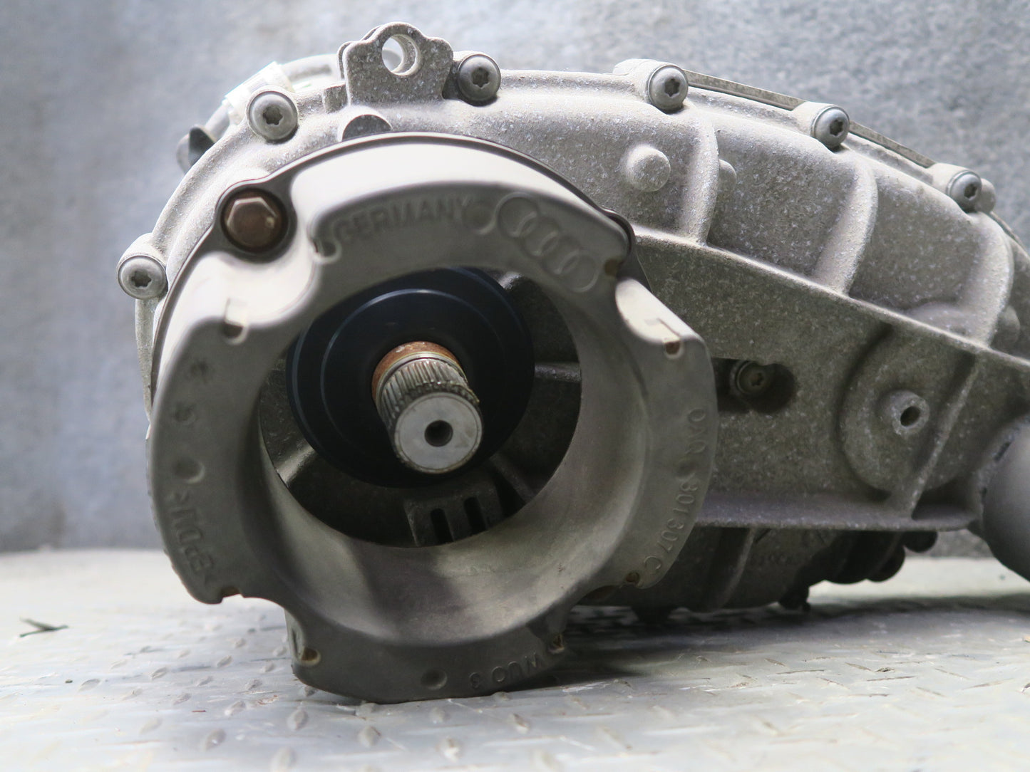 2011-2018 Porsche Cayenne S 958 E-hybrid Transmission Transfer Case Box 127K