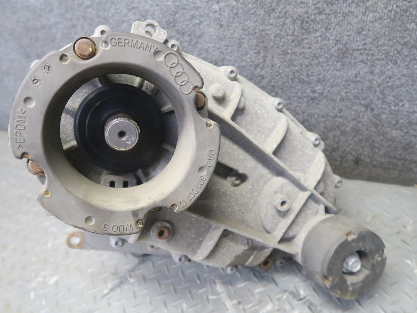 2011-2018 Porsche Cayenne S 958 E-hybrid Transmission Transfer Case Box 127K
