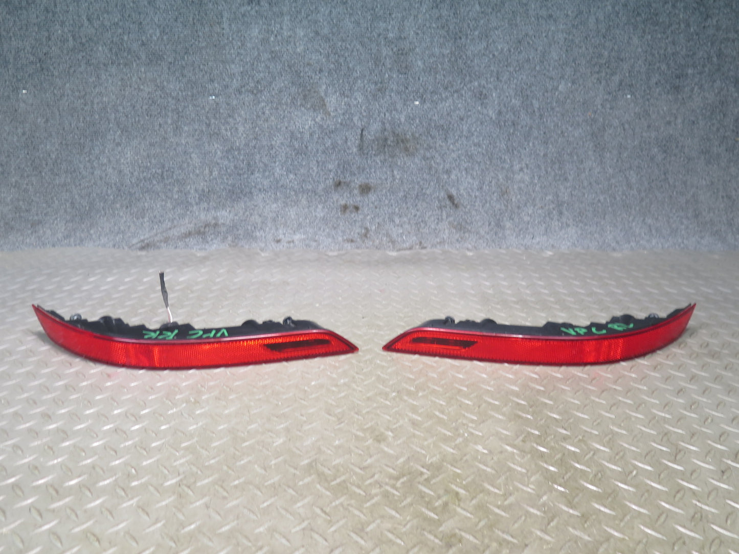 2015-2018 Porsche Cayenne 958 Rear Right & Left Bumper Reflector Light Lamp Set