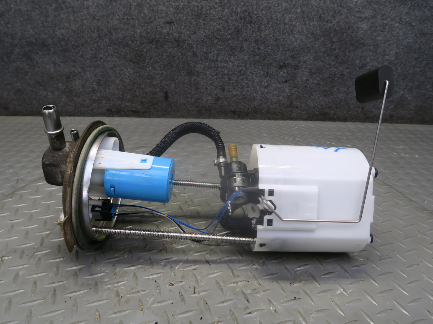 2005-2007 Hummer H2 6.0L Fuel Pump Level Sensor Assembly