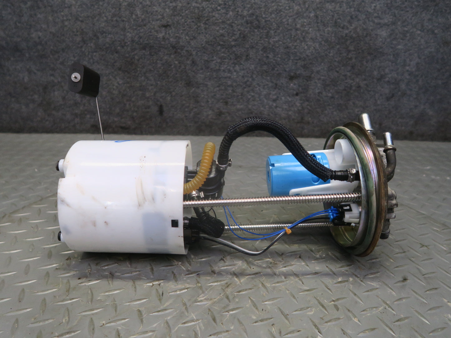 2005-2007 Hummer H2 6.0L Fuel Pump Level Sensor Assembly