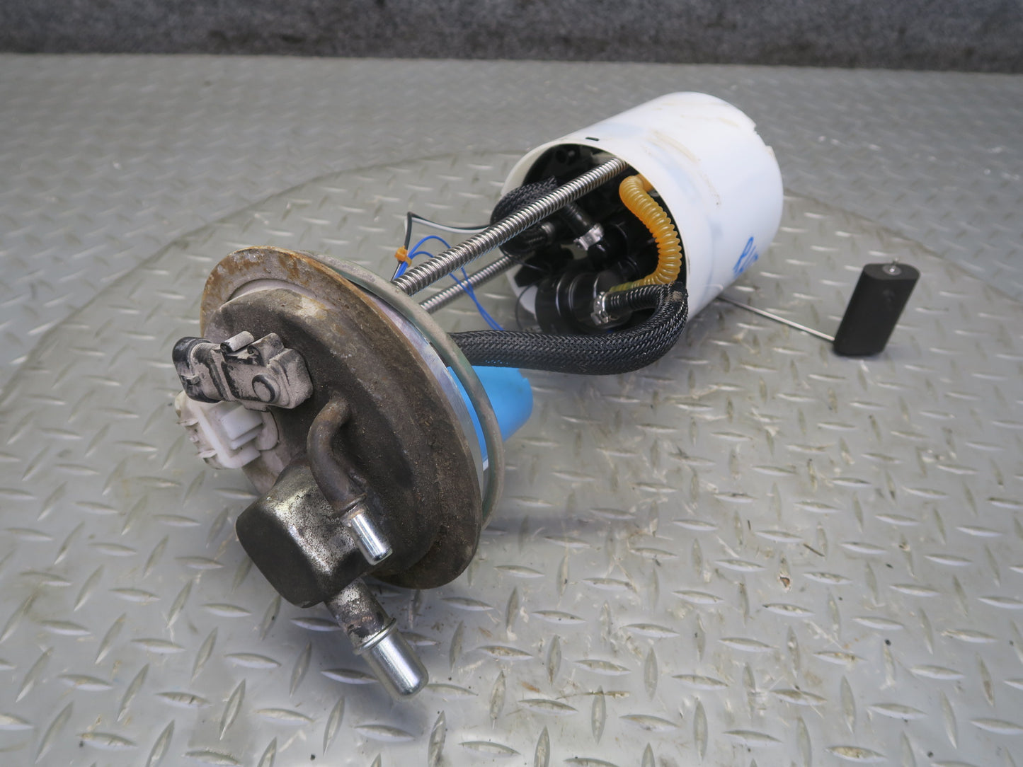 2005-2007 Hummer H2 6.0L Fuel Pump Level Sensor Assembly