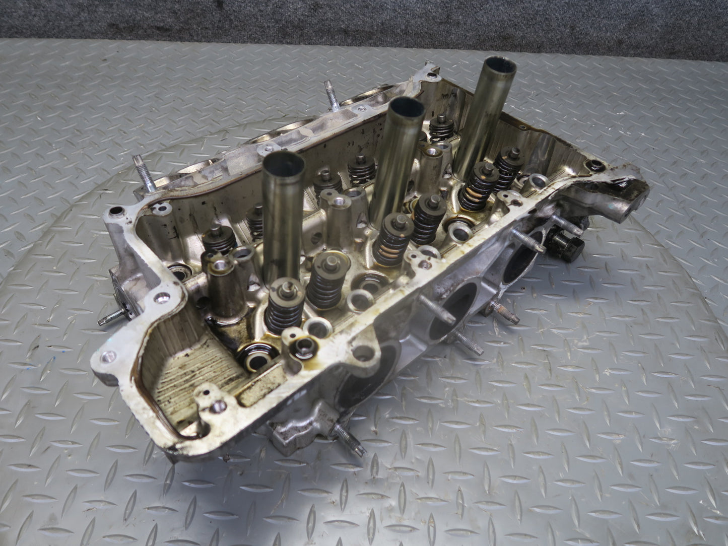 06-13 Lexus IS250 GSE20L 4GRFSE 2.5L Right Engine Cylinder Head OEM