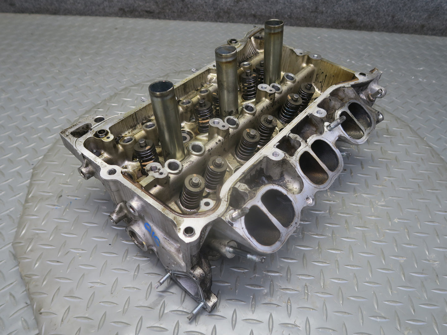 06-13 Lexus IS250 2.5L 4GRFSE Left Engine Cylinder Head OEM