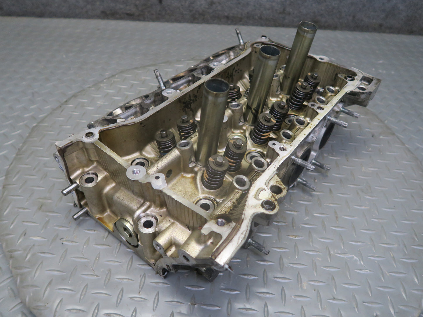 06-13 Lexus IS250 2.5L 4GRFSE Left Engine Cylinder Head OEM