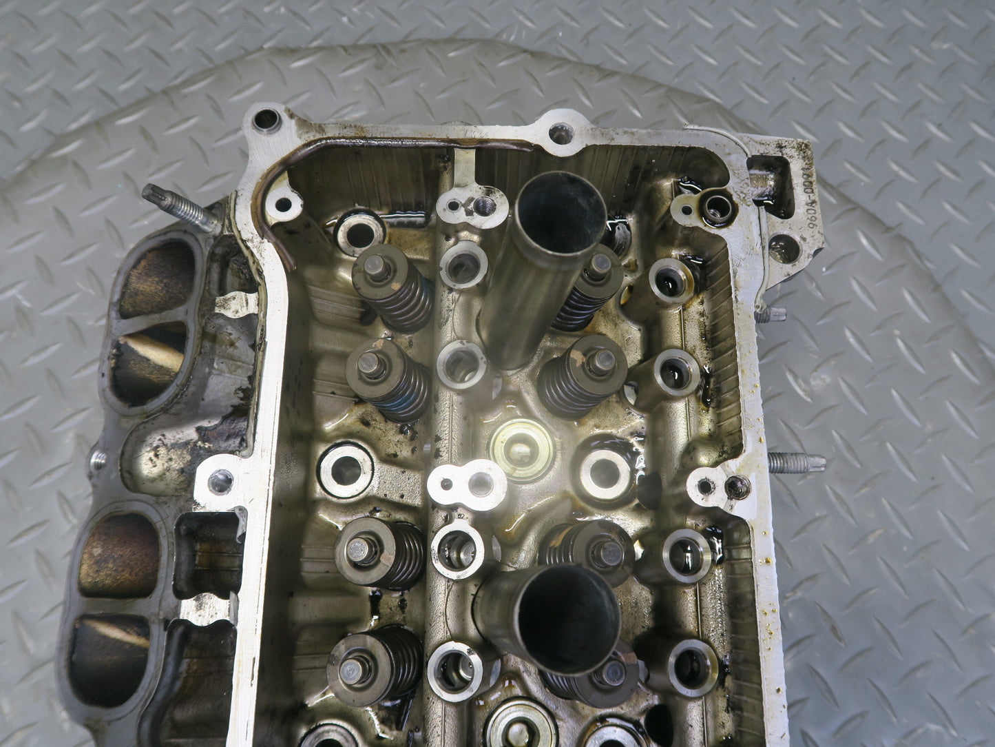 06-13 Lexus IS250 2.5L 4GRFSE Left Engine Cylinder Head OEM