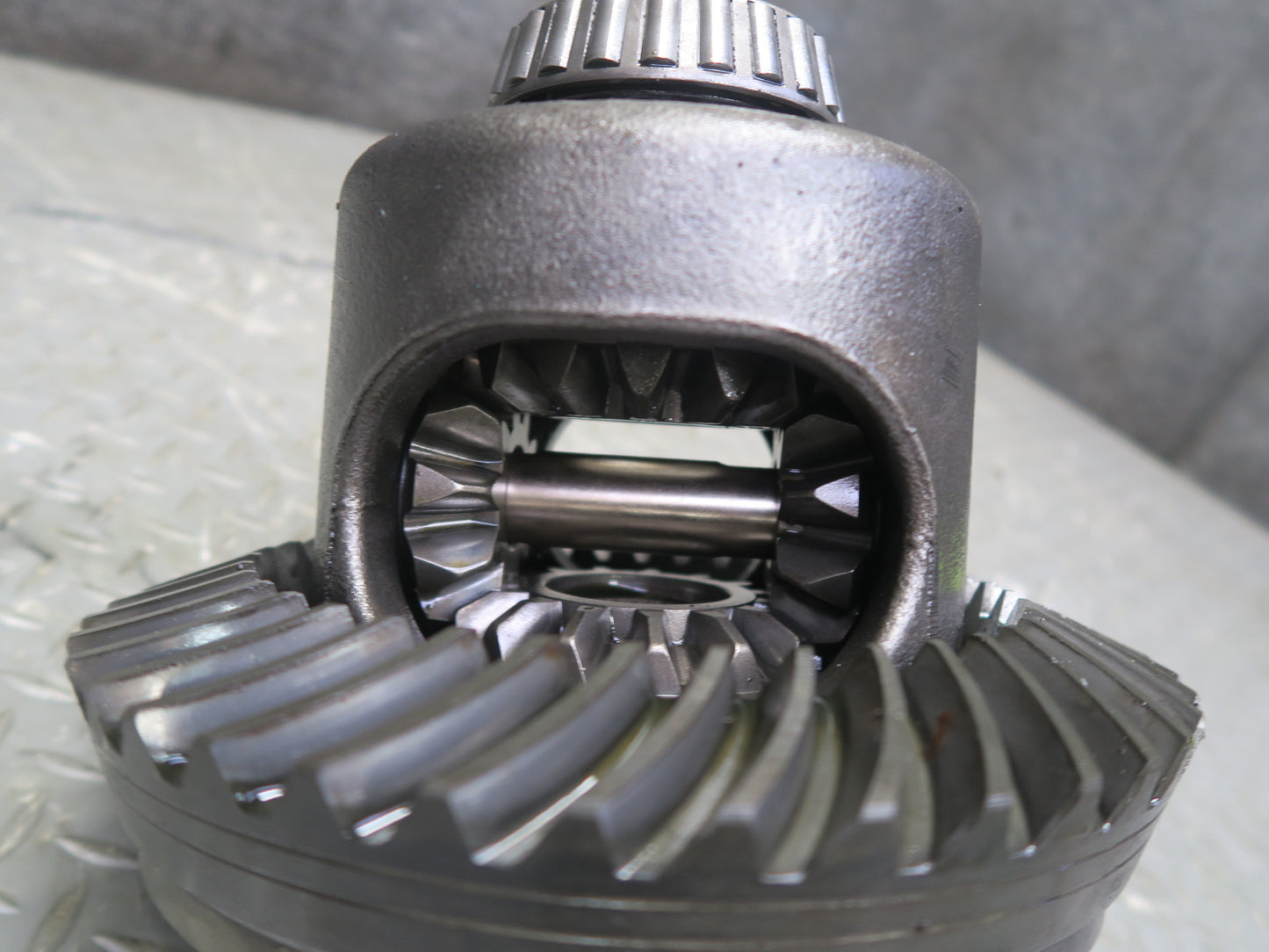 2003-2005 Hummer H2 Rear Differential 4.10 Ratio Ring & Pinion Gear Set