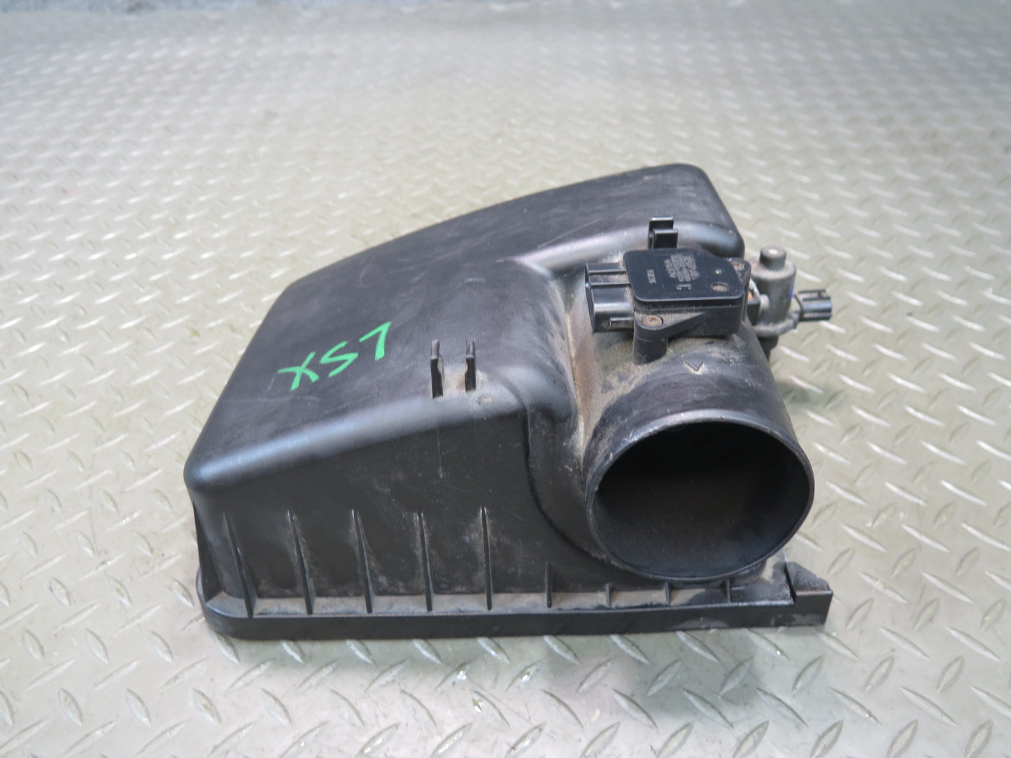 01-06 Lexus LS430 Air Intake Cleaner Filter Box Cover w MAF & Vacuum Switch OEM