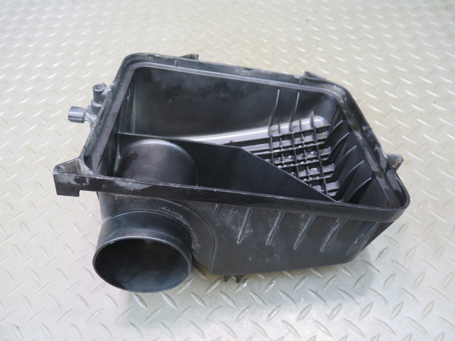 01-06 Lexus LS430 Air Intake Cleaner Filter Box Cover w MAF & Vacuum Switch OEM
