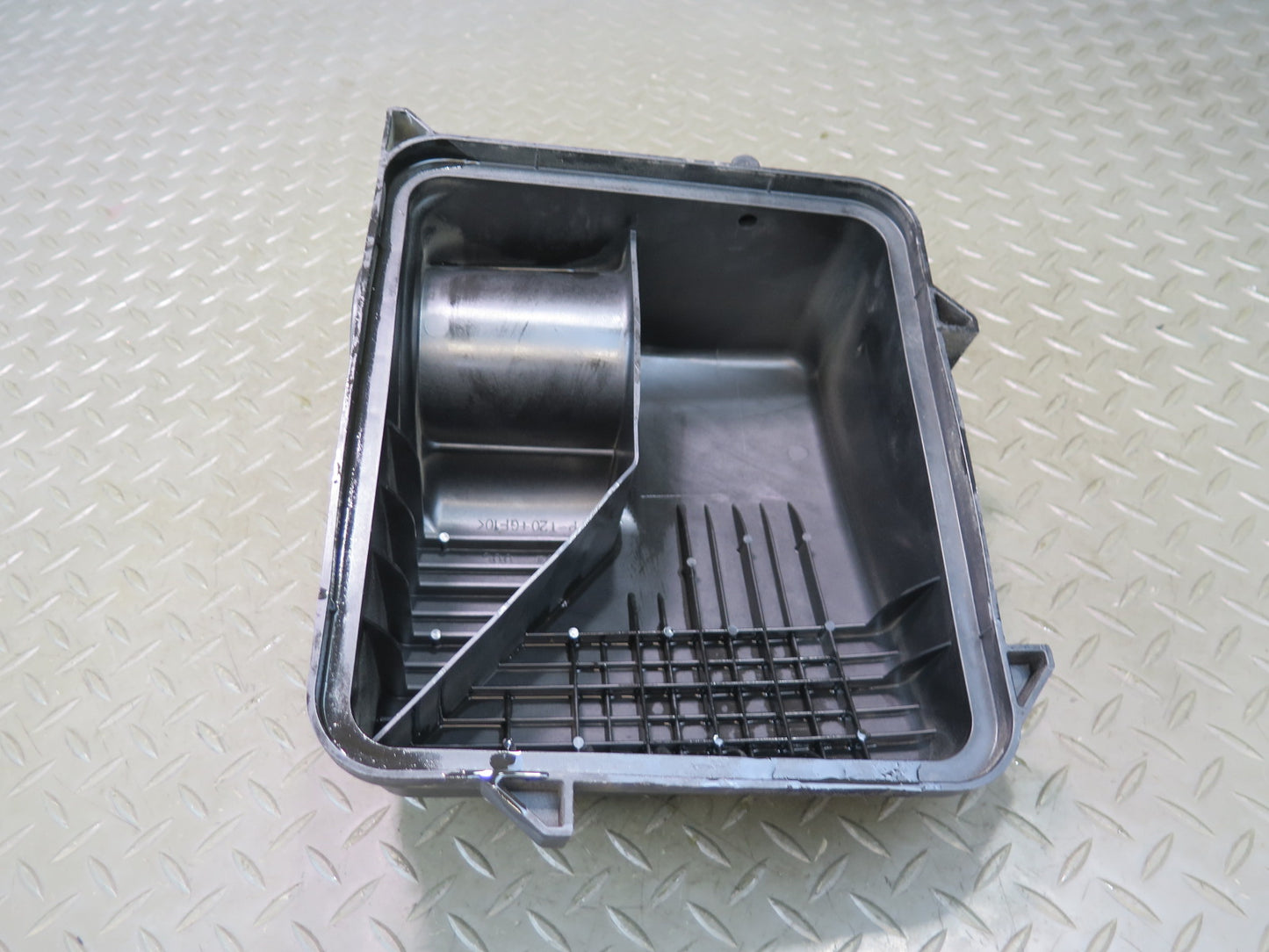 01-06 Lexus LS430 Air Intake Cleaner Filter Box Cover w MAF & Vacuum Switch OEM