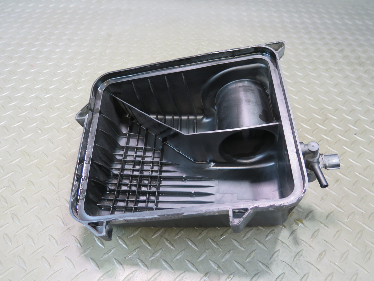 01-06 Lexus LS430 Air Intake Cleaner Filter Box Cover w MAF & Vacuum Switch OEM