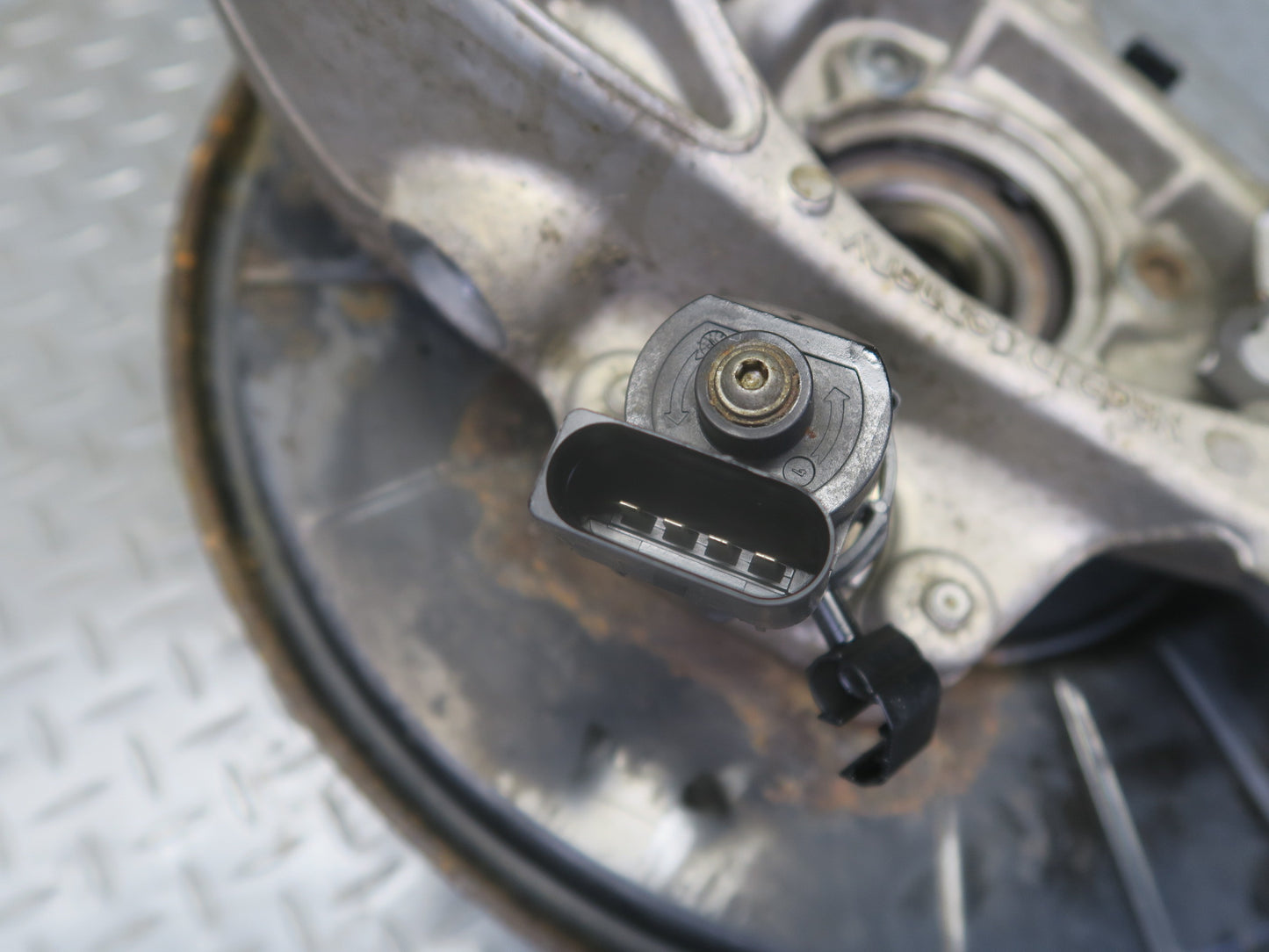 2011-2018 Porsche Cayenne 958 AWD Rear Right Spindle Knuckle Wheel Hub Bearing