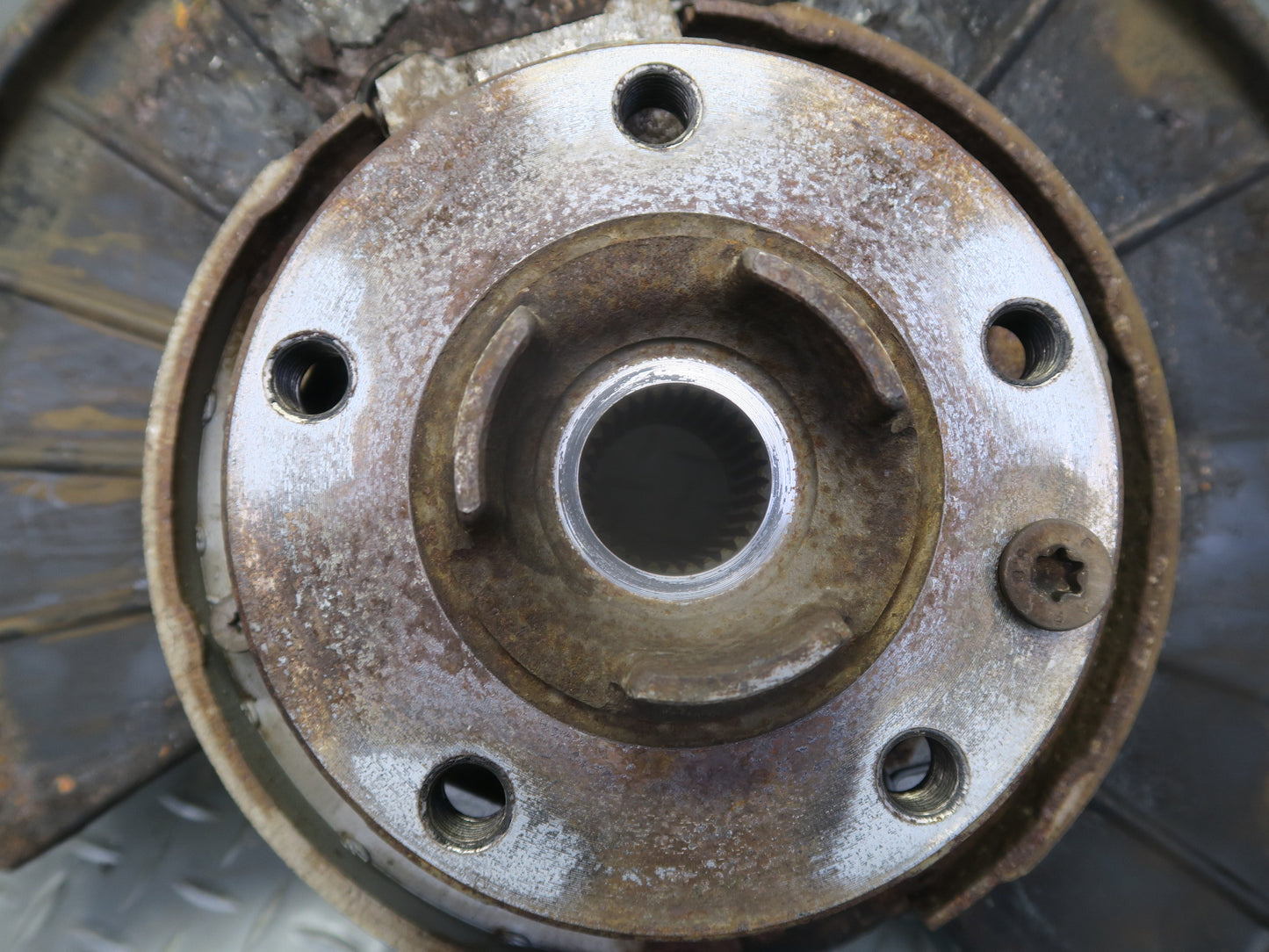 2011-2018 Porsche Cayenne 958 AWD Rear Left Spindle Knuckle Wheel Hub Bearing