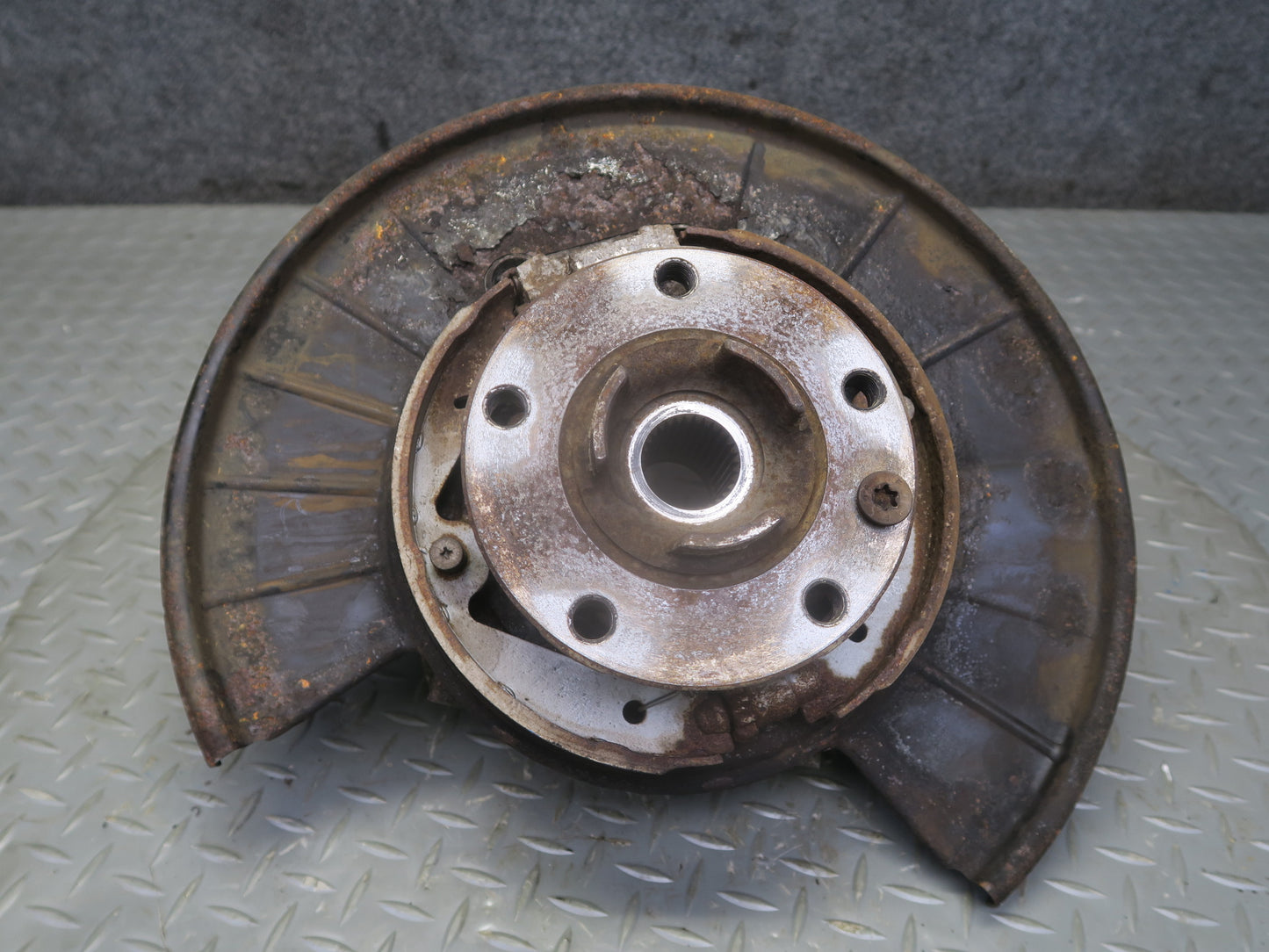 2011-2018 Porsche Cayenne 958 AWD Rear Left Spindle Knuckle Wheel Hub Bearing