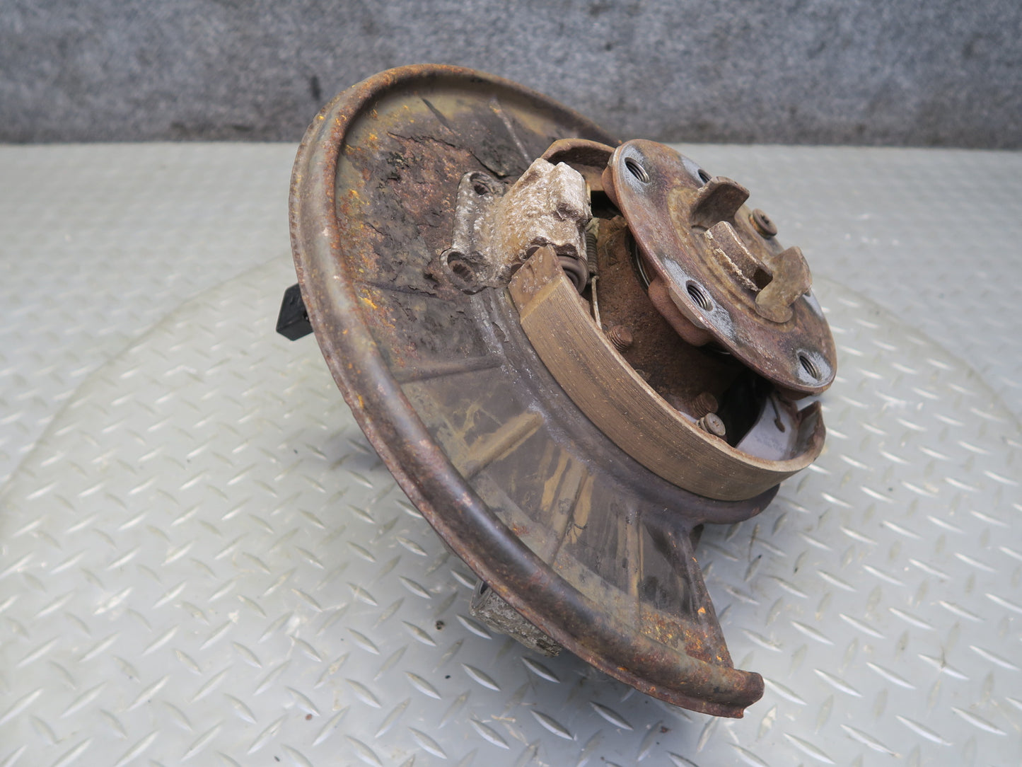 2011-2018 Porsche Cayenne 958 AWD Rear Left Spindle Knuckle Wheel Hub Bearing