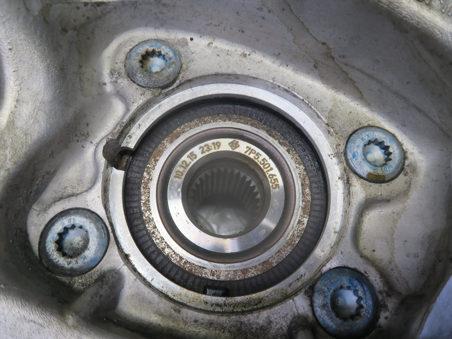 2011-2018 Porsche Cayenne 958 AWD Rear Left Spindle Knuckle Wheel Hub Bearing