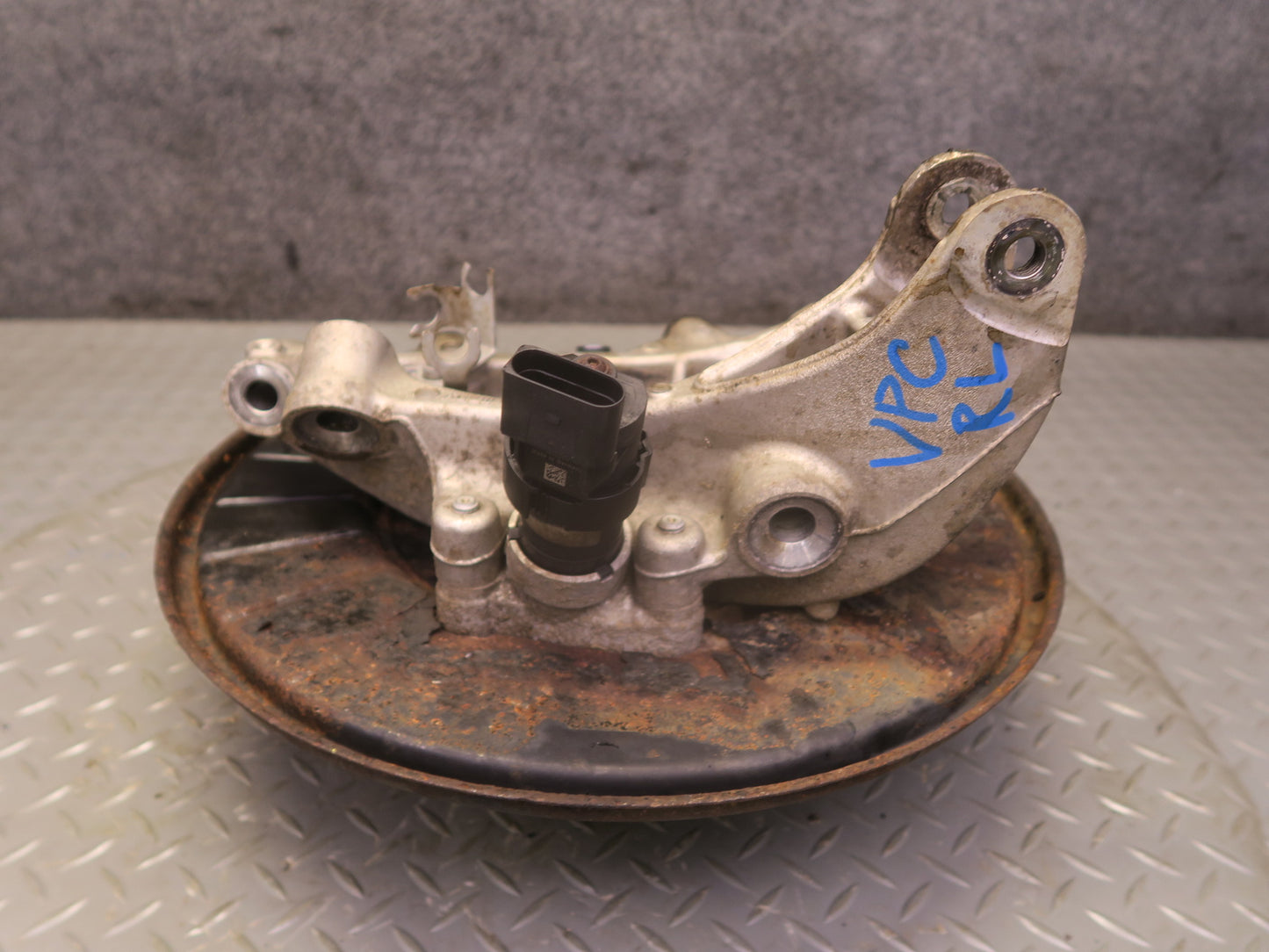 2011-2018 Porsche Cayenne 958 AWD Rear Left Spindle Knuckle Wheel Hub Bearing