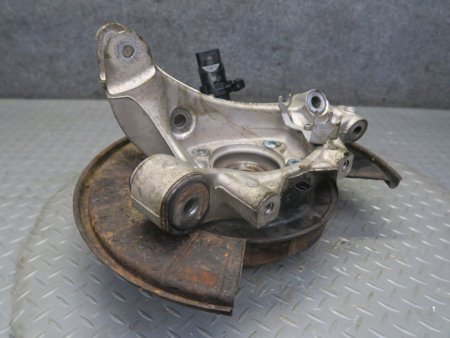 2011-2018 Porsche Cayenne 958 AWD Rear Left Spindle Knuckle Wheel Hub Bearing