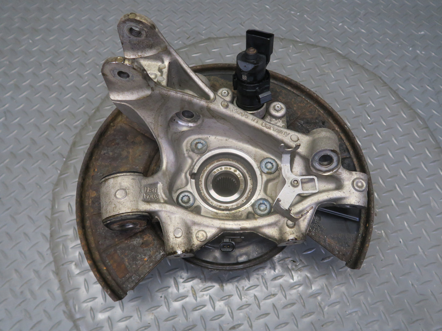2011-2018 Porsche Cayenne 958 AWD Rear Left Spindle Knuckle Wheel Hub Bearing