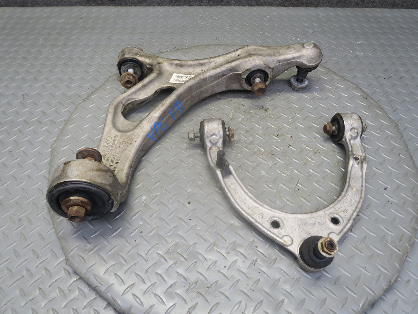 2011-2018 Porsche Cayenne 958 Front Right Upper & Lower Control Arm Set
