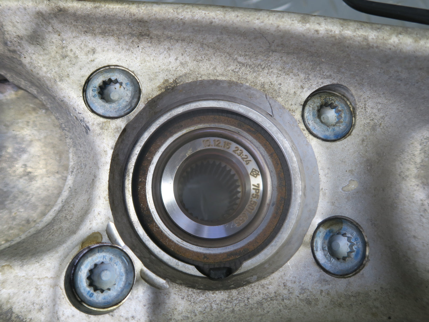 2011-2018 Porsche Cayenne 958 AWD Front Right Spindle Knuckle Wheel Hub Bearing
