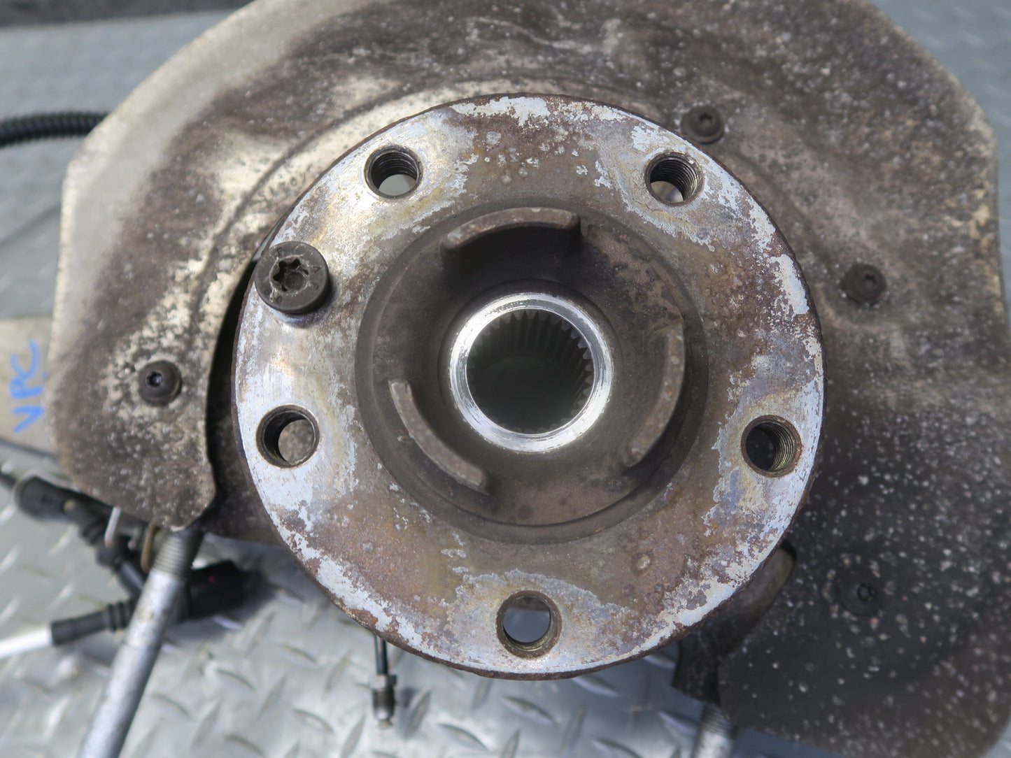 2011-2018 Porsche Cayenne 958 AWD Front Left Spindle Knuckle Wheel Hub Bearing