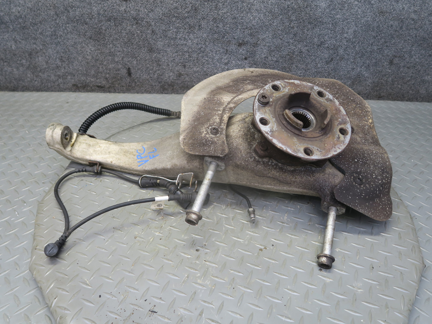 2011-2018 Porsche Cayenne 958 AWD Front Left Spindle Knuckle Wheel Hub Bearing