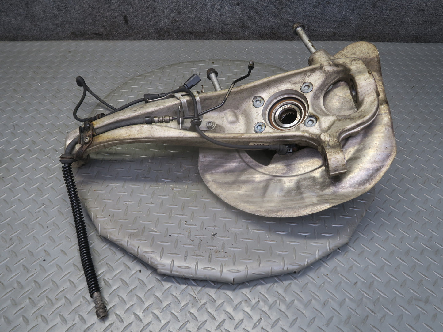 2011-2018 Porsche Cayenne 958 AWD Front Left Spindle Knuckle Wheel Hub Bearing