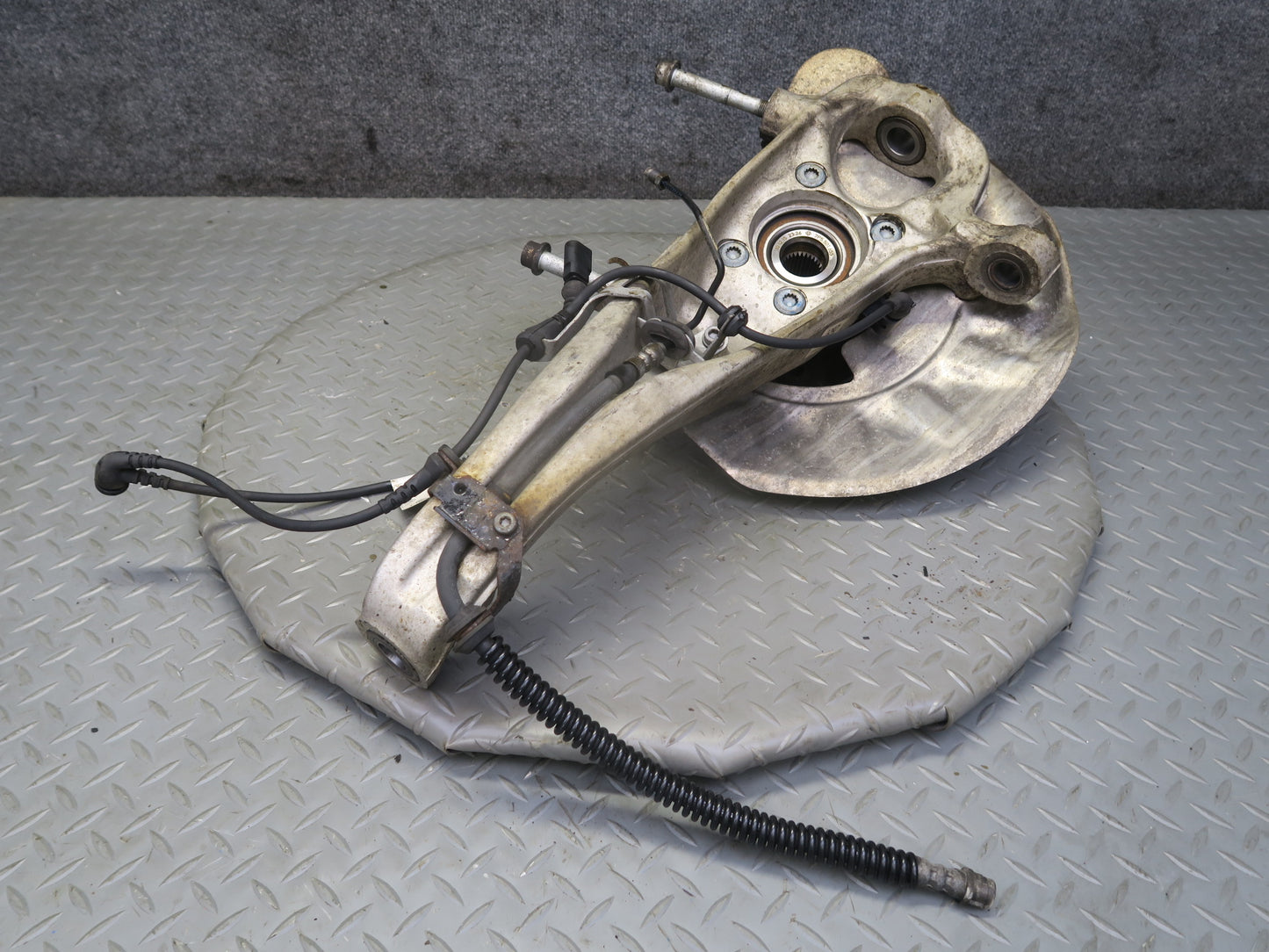 2011-2018 Porsche Cayenne 958 AWD Front Left Spindle Knuckle Wheel Hub Bearing