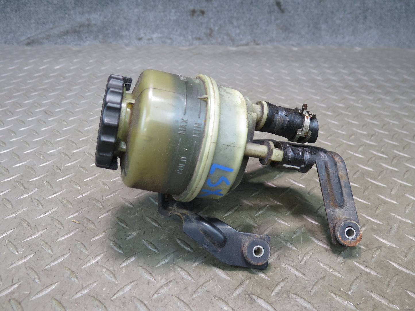 01-06 Lexus UCF30L LS430 Power Steering Fluid Reservoir Bottle Tank w Mount OEM