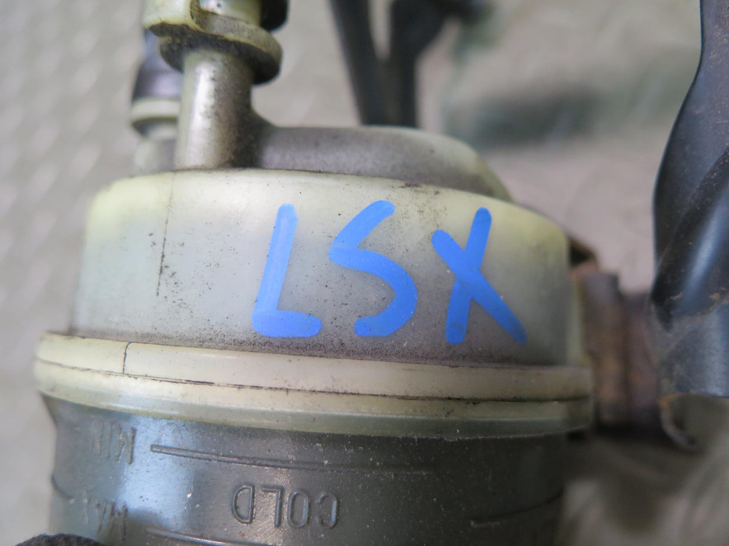 01-06 Lexus UCF30L LS430 Power Steering Fluid Reservoir Bottle Tank w Mount OEM