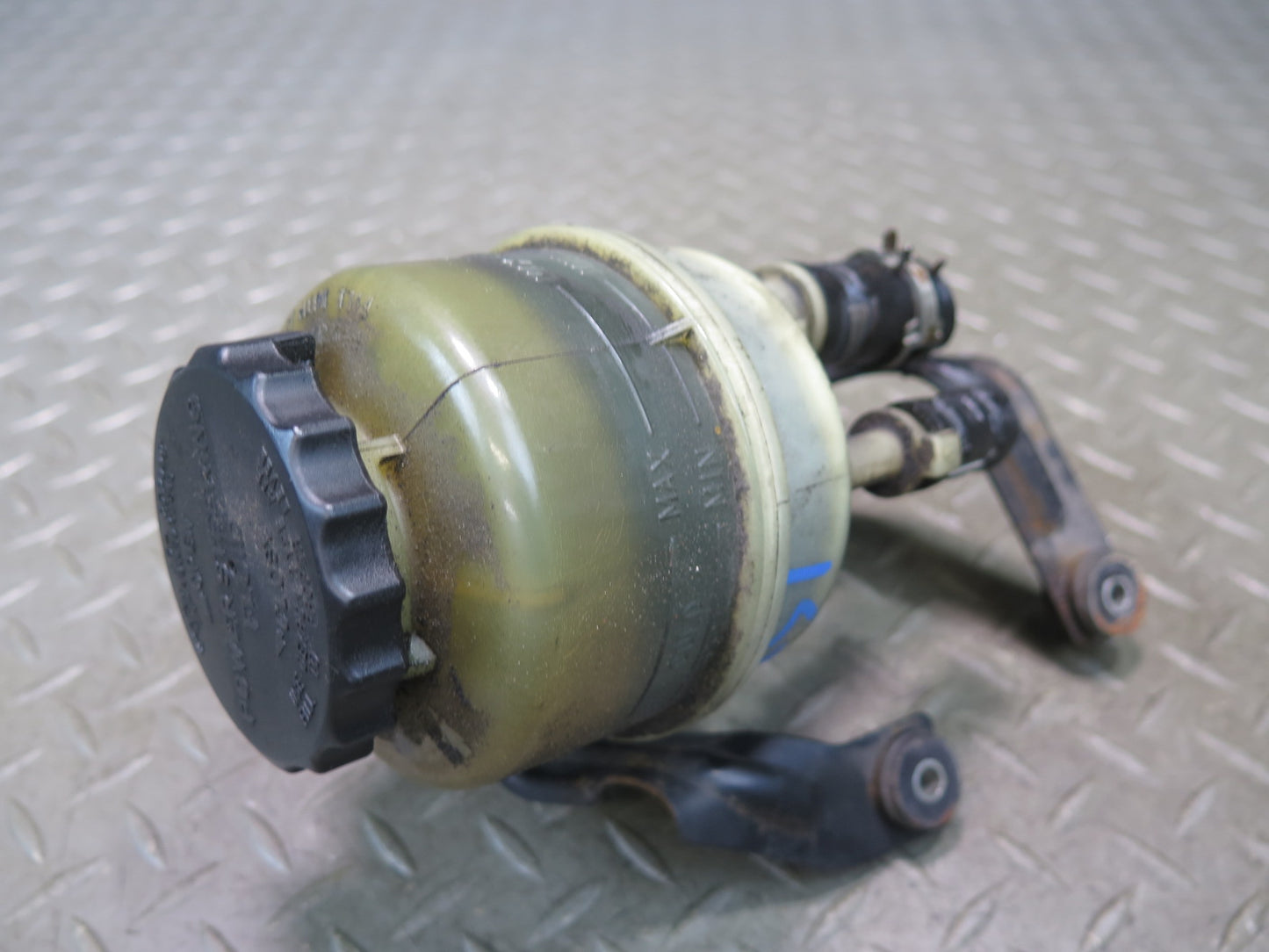 01-06 Lexus UCF30L LS430 Power Steering Fluid Reservoir Bottle Tank w Mount OEM