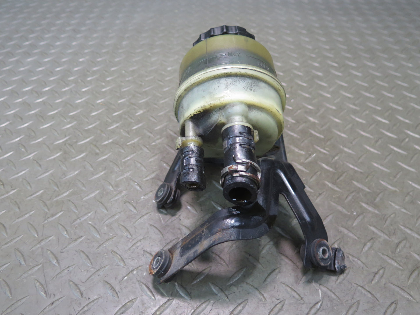 01-06 Lexus UCF30L LS430 Power Steering Fluid Reservoir Bottle Tank w Mount OEM