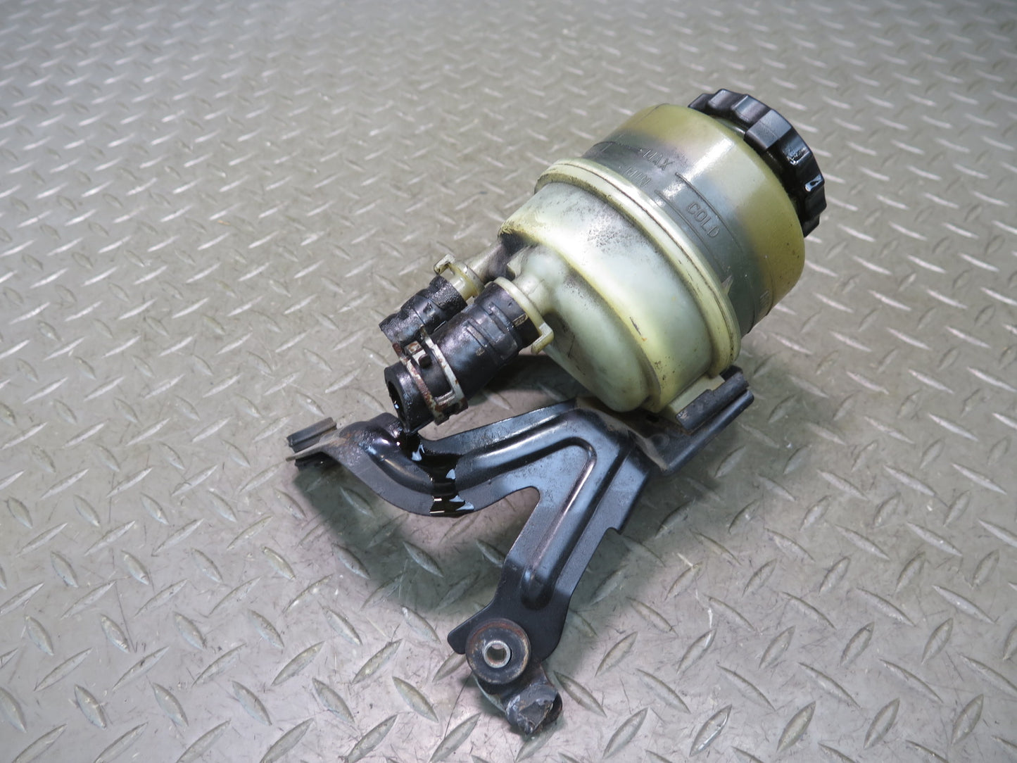 01-06 Lexus UCF30L LS430 Power Steering Fluid Reservoir Bottle Tank w Mount OEM