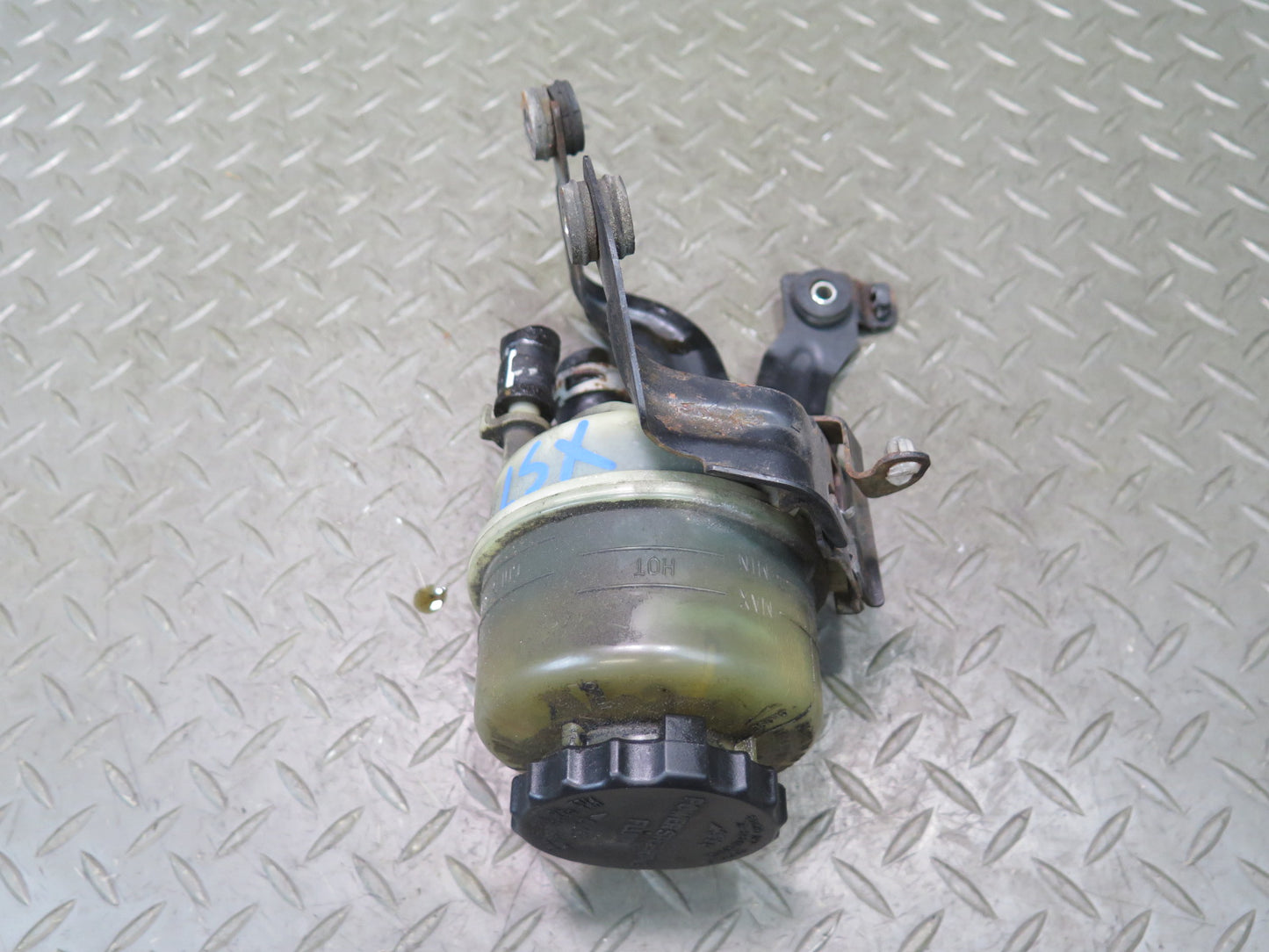 01-06 Lexus UCF30L LS430 Power Steering Fluid Reservoir Bottle Tank w Mount OEM
