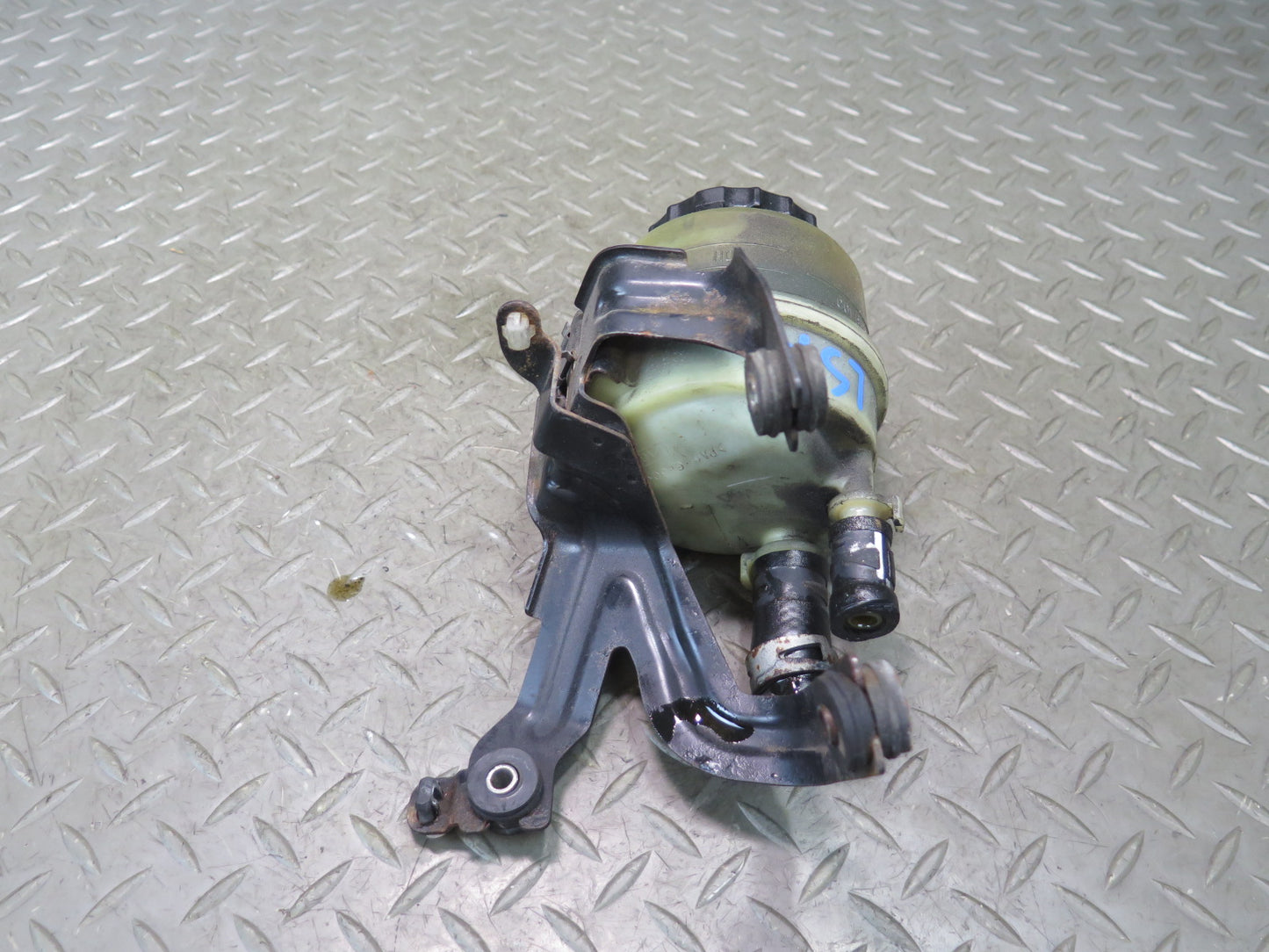 01-06 Lexus UCF30L LS430 Power Steering Fluid Reservoir Bottle Tank w Mount OEM