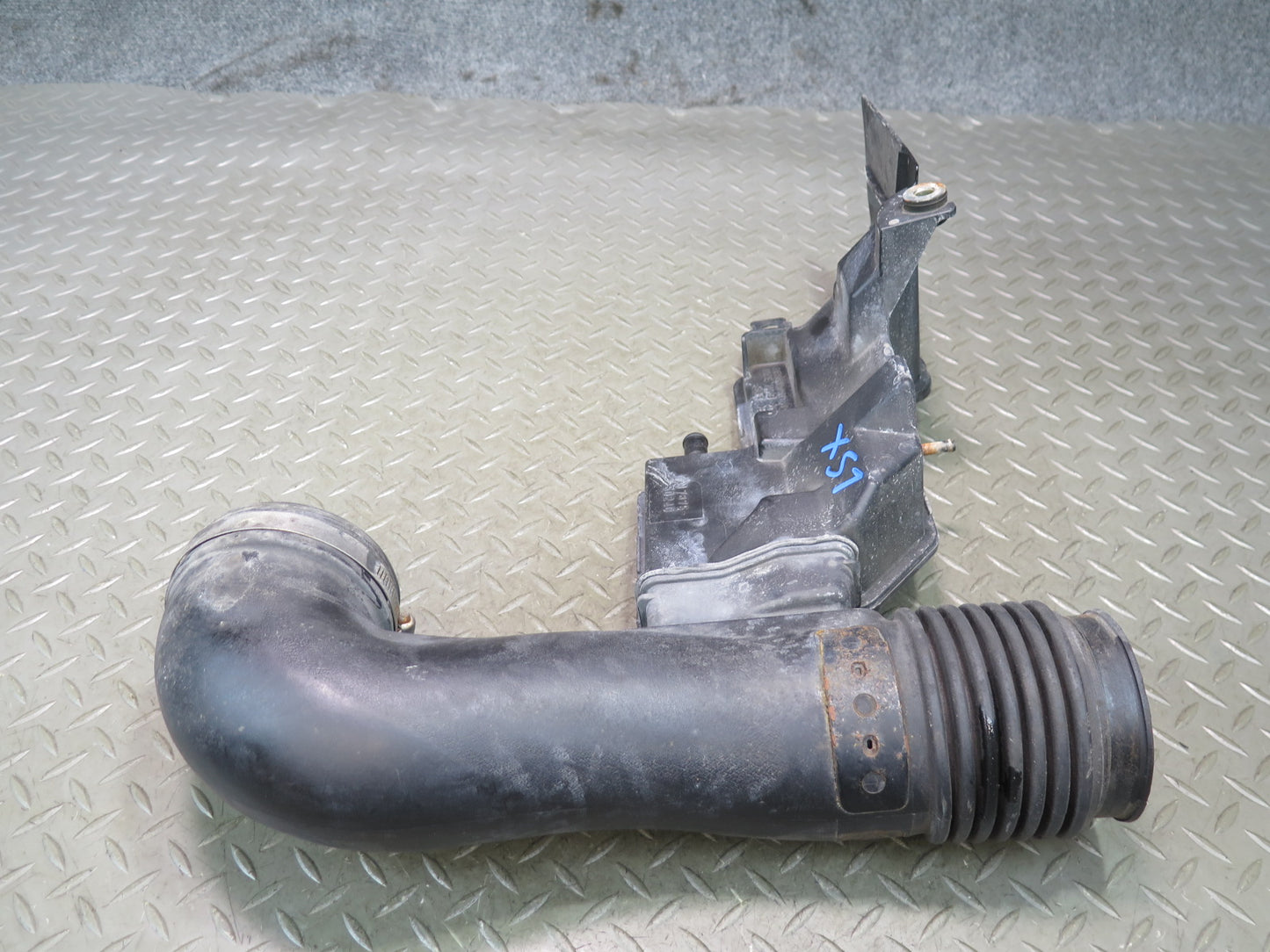01-03 Lexus UCF30L LS430 Air Intake Cleaner Pipe Hose Resonator 17875-50240 OEM
