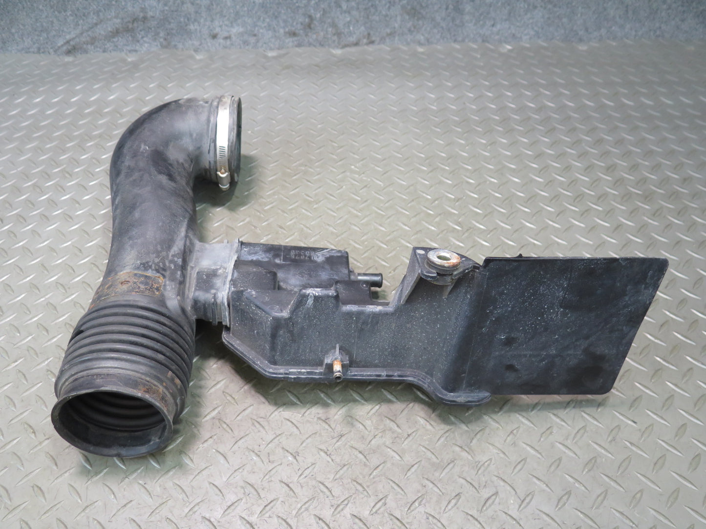 01-03 Lexus UCF30L LS430 Air Intake Cleaner Pipe Hose Resonator 17875-50240 OEM