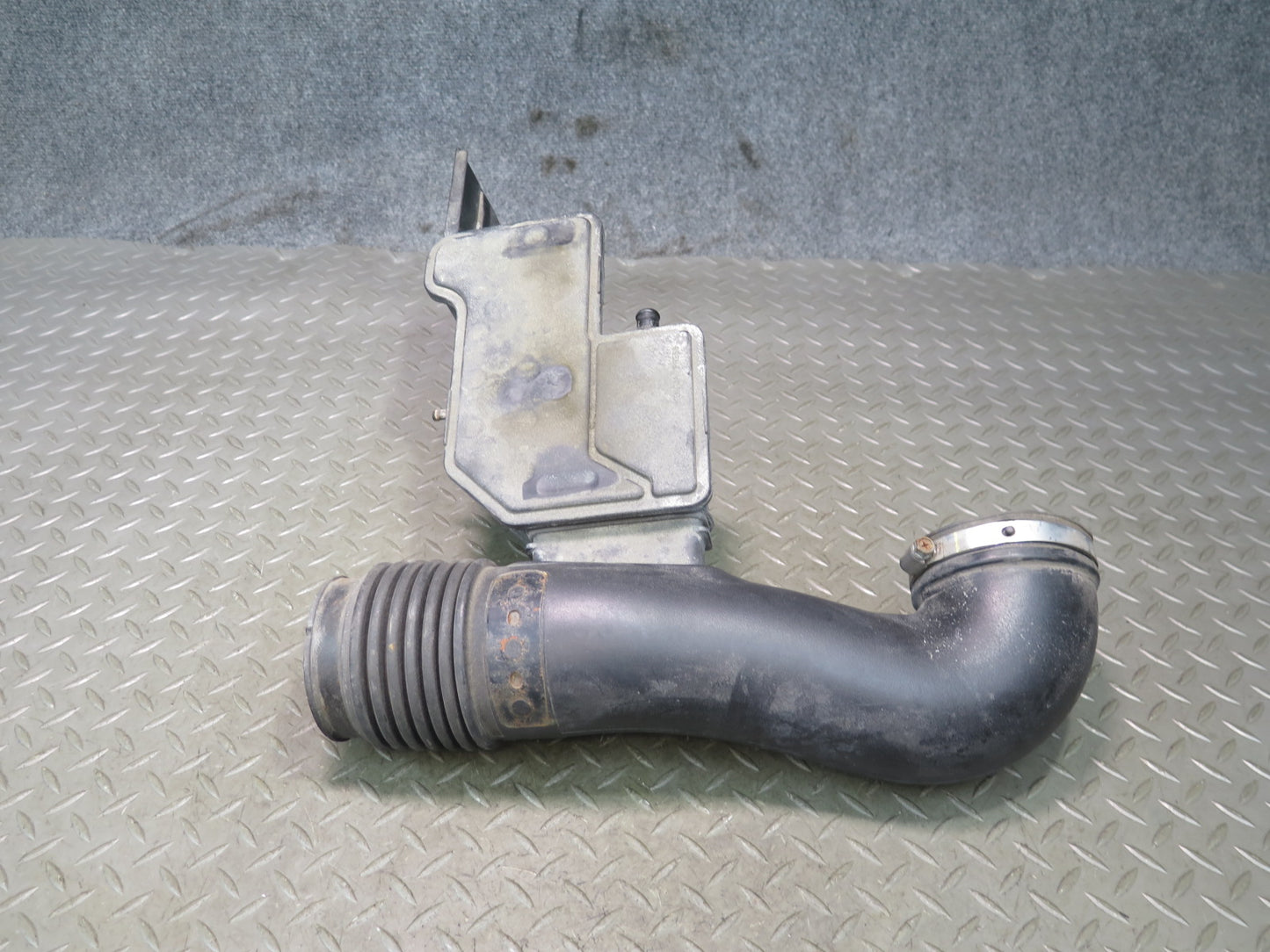 01-03 Lexus UCF30L LS430 Air Intake Cleaner Pipe Hose Resonator 17875-50240 OEM