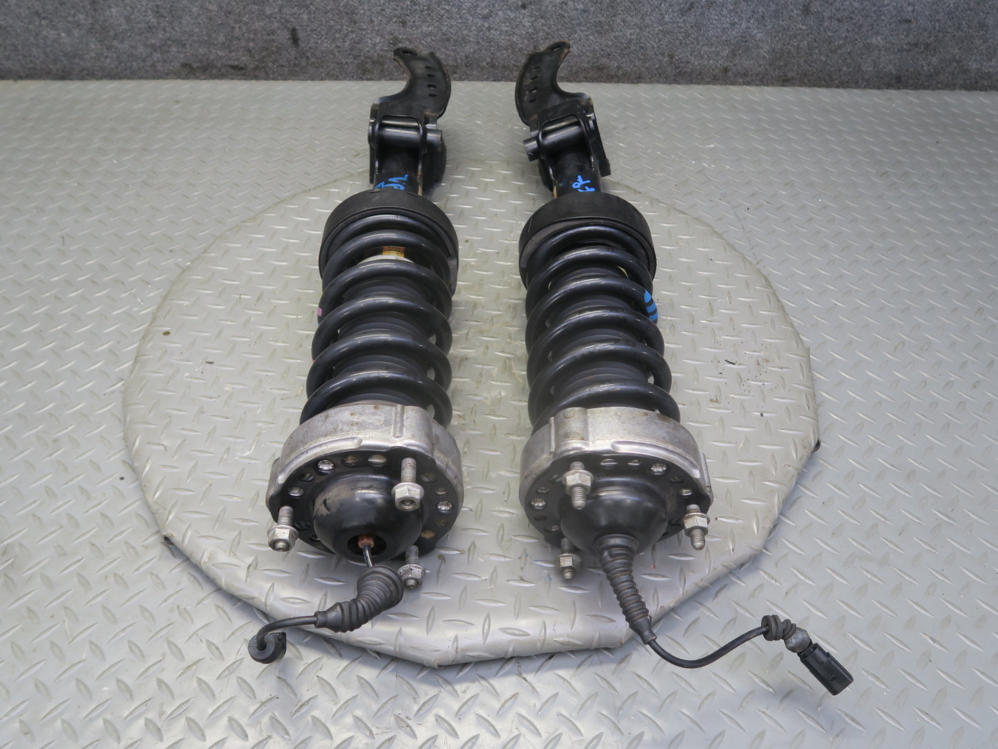 2015-2018 Porsche Cayenne 958 AWD E-hybrid Front Strut Shock Absorber Set of 2